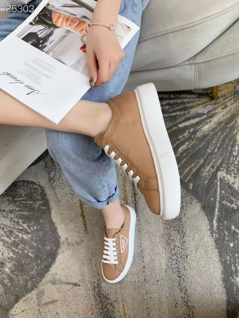 Pra*a casual shoes